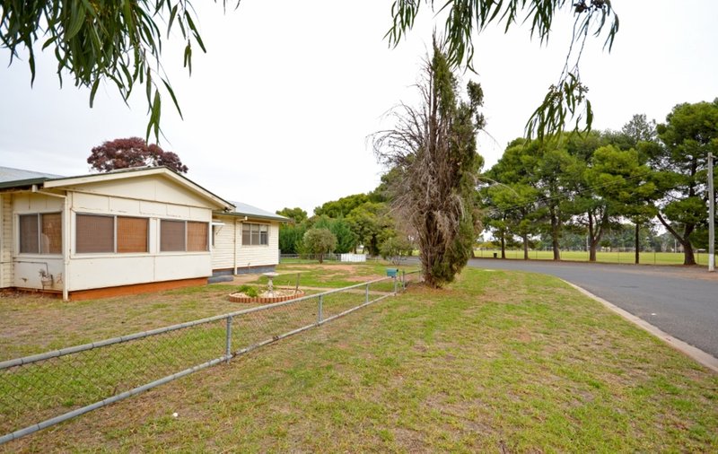 Photo - 35 Groongal Avenue, Griffith NSW 2680 - Image 4