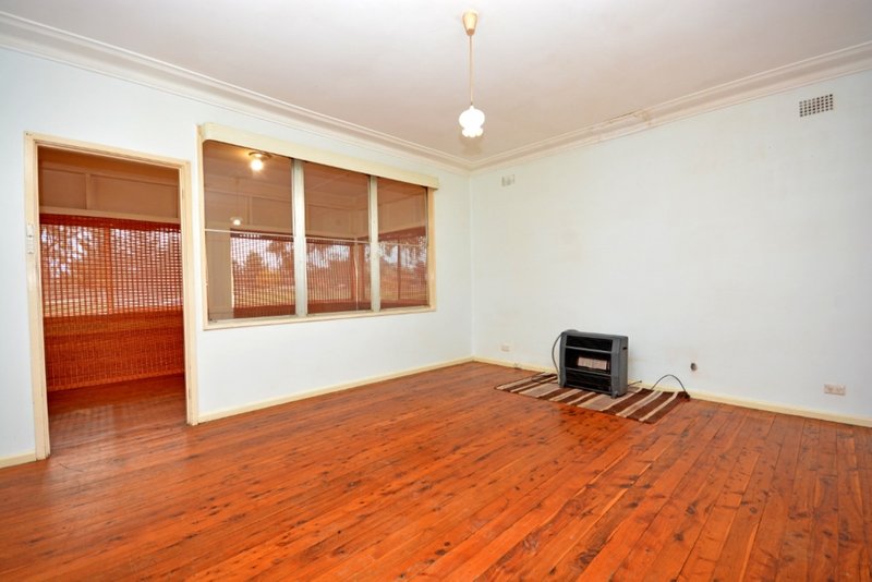 Photo - 35 Groongal Avenue, Griffith NSW 2680 - Image 7