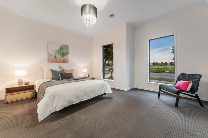 Photo - 35 Hampton Street, Craigieburn VIC 3064 - Image 12