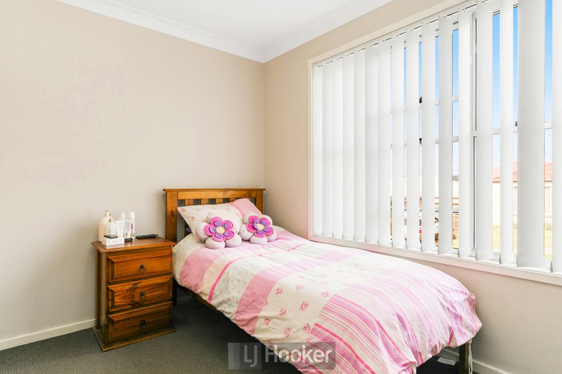 Photo - 35 Harmony Crescent, Mount Hutton NSW 2290 - Image 6