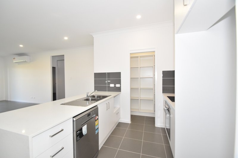 Photo - 35 Harrow Street, Cambooya QLD 4358 - Image 4