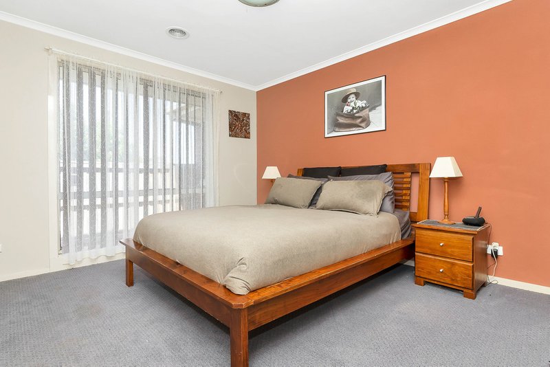 Photo - 35 Hawthorn Drive, Hoppers Crossing VIC 3029 - Image 2