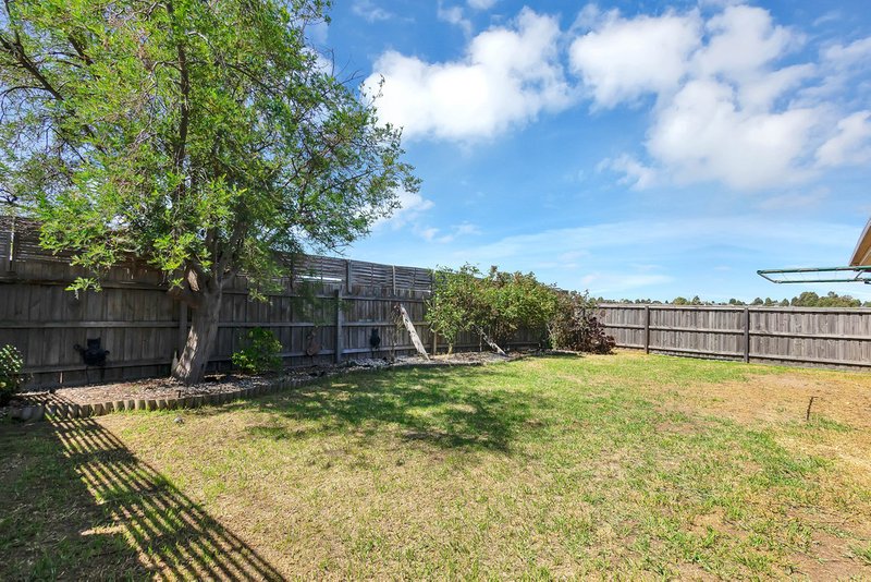 Photo - 35 Hawthorn Drive, Hoppers Crossing VIC 3029 - Image 12