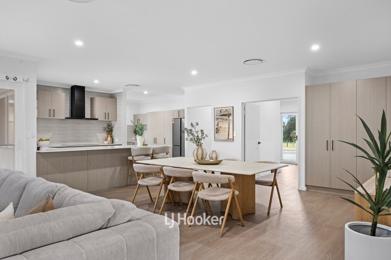 Photo - 35 Hazelgrove Crescent, Millbridge WA 6232 - Image 2