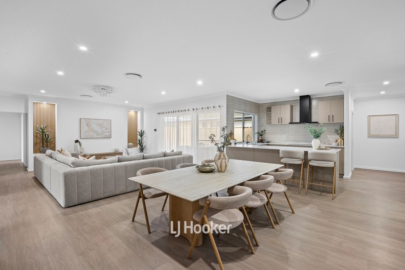 Photo - 35 Hazelgrove Crescent, Millbridge WA 6232 - Image 4