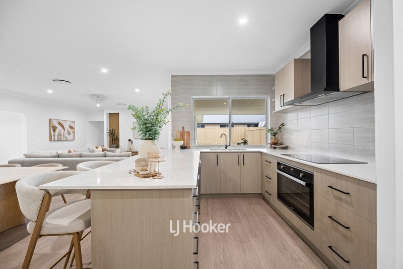 Photo - 35 Hazelgrove Crescent, Millbridge WA 6232 - Image 7