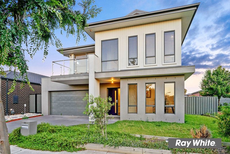 Photo - 35 Heatherbell Avenue, Point Cook VIC 3030 - Image 2