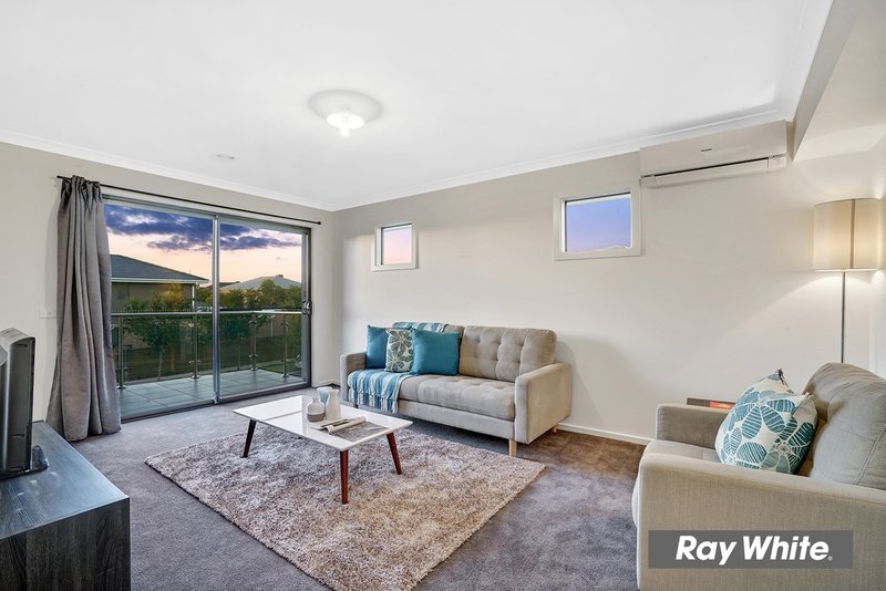 Photo - 35 Heatherbell Avenue, Point Cook VIC 3030 - Image 6