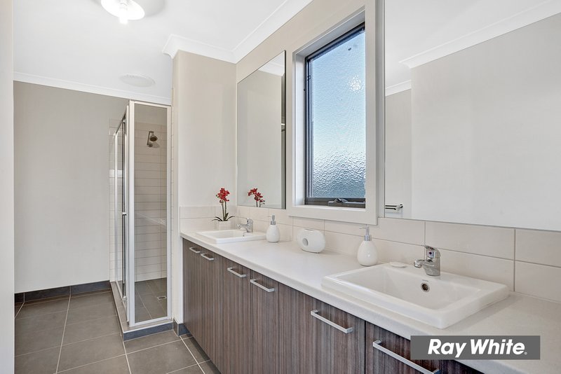 Photo - 35 Heatherbell Avenue, Point Cook VIC 3030 - Image 17