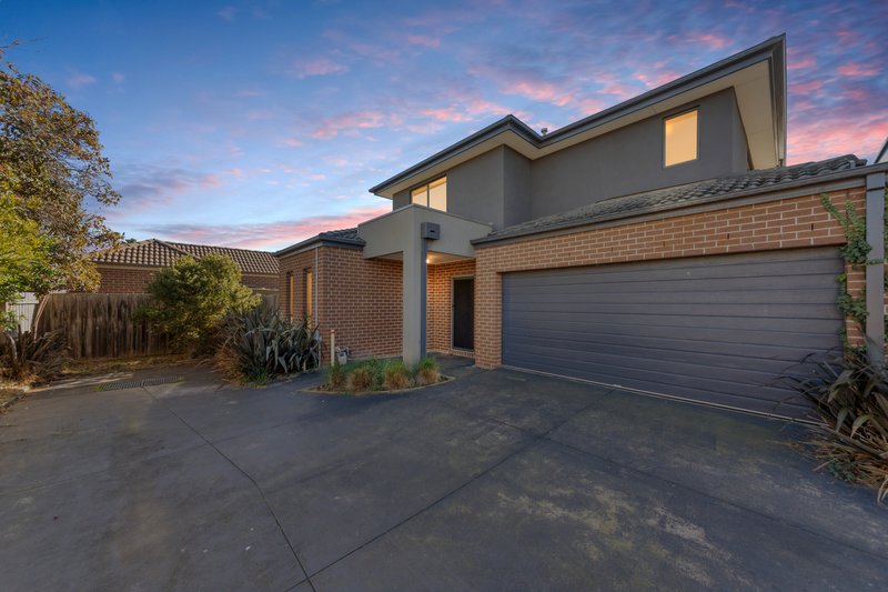 Photo - 3/5 Henry Street, Pakenham VIC 3810 - Image 2