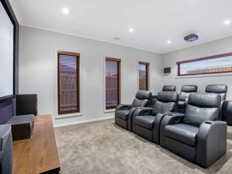 Photo - 35 Hibiscus Crescent, Point Cook VIC 3030 - Image 4