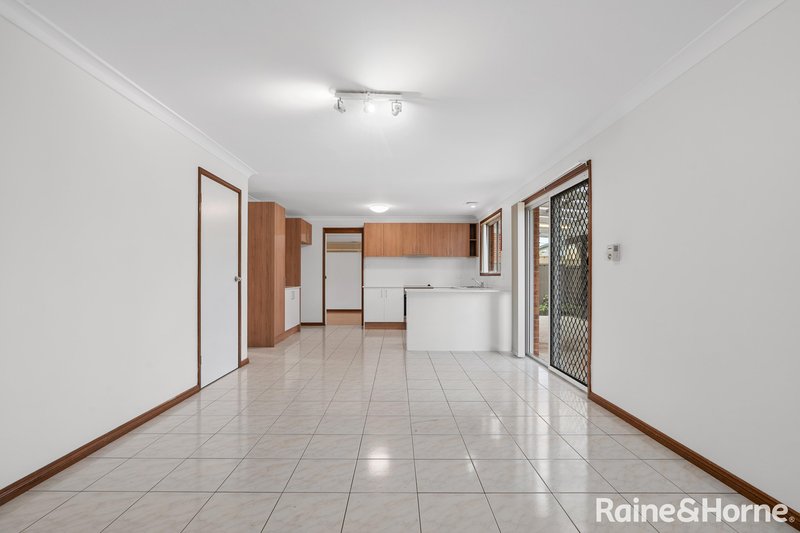 Photo - 35 Holbrook Street, Bossley Park NSW 2176 - Image 4