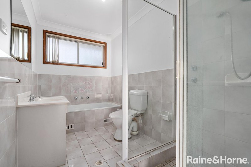 Photo - 35 Holbrook Street, Bossley Park NSW 2176 - Image 6