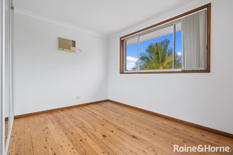 Photo - 35 Holbrook Street, Bossley Park NSW 2176 - Image 8