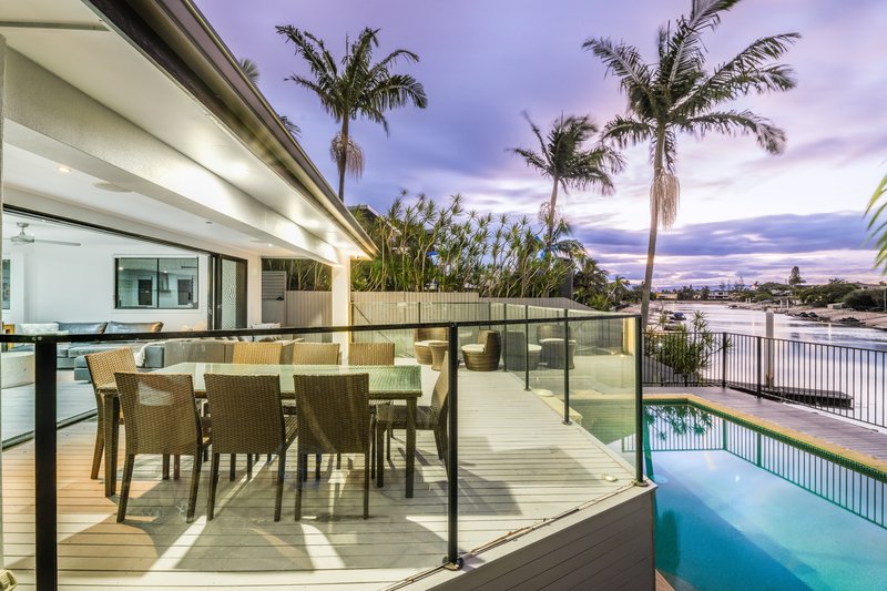 Photo - 35 Holland Court, Broadbeach Waters QLD 4218 - Image 2