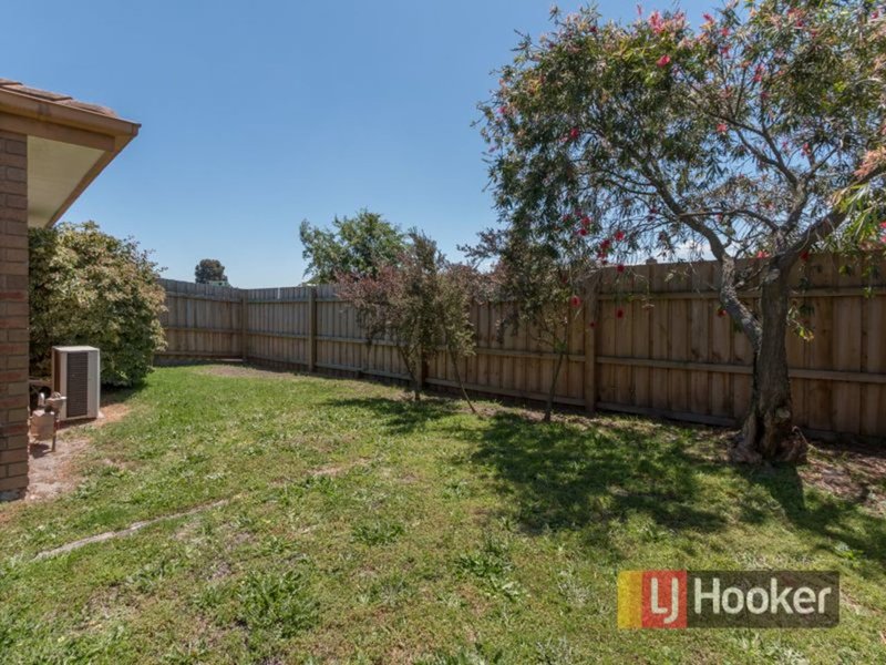 Photo - 35 Horsfield Street, Cranbourne North VIC 3977 - Image 11