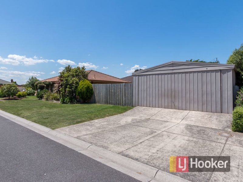 Photo - 35 Horsfield Street, Cranbourne North VIC 3977 - Image 13