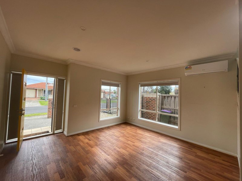 Photo - 3/5 Hosken Street, Altona Meadows VIC 3028 - Image 5