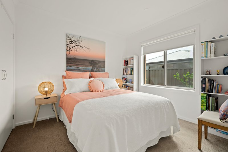 Photo - 35 Houghton Crescent, Eagle Point VIC 3878 - Image 9