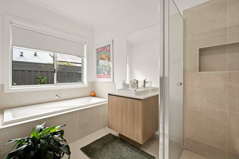 Photo - 35 Houghton Crescent, Eagle Point VIC 3878 - Image 11