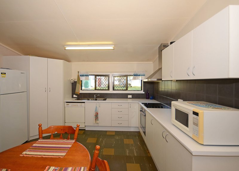 Photo - 35 Howard Street, Burrum Heads QLD 4659 - Image 3