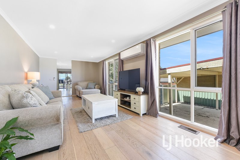 Photo - 35 Huntington Drive, Hampton Park VIC 3976 - Image 2