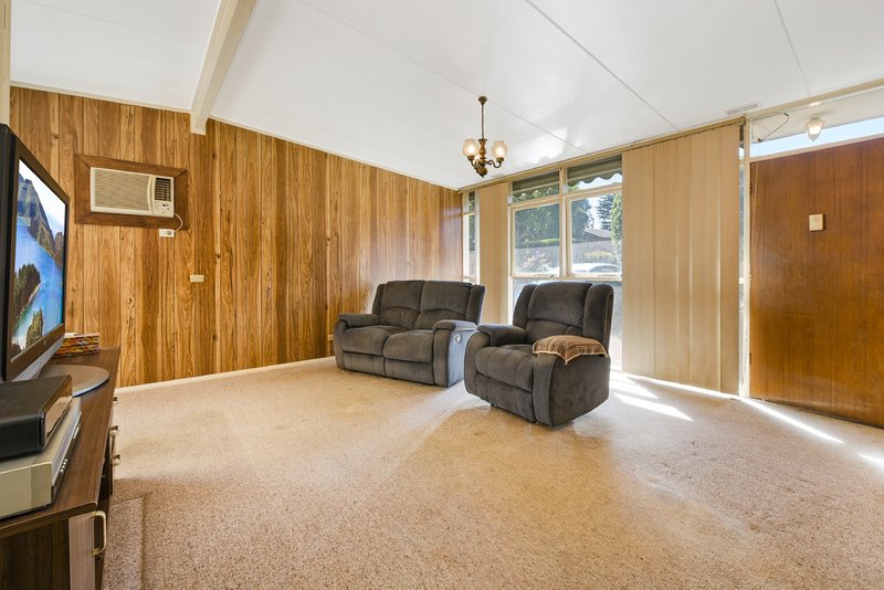 Photo - 35 Huxley Avenue, Mulgrave VIC 3170 - Image 3