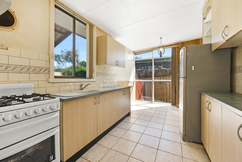 Photo - 35 Huxley Avenue, Mulgrave VIC 3170 - Image 6