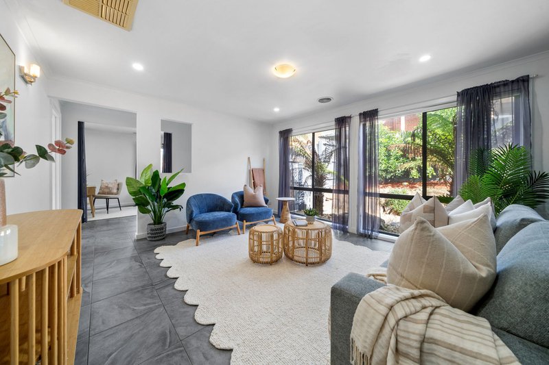 Photo - 35 Jarryd Crescent, Berwick VIC 3806 - Image 3