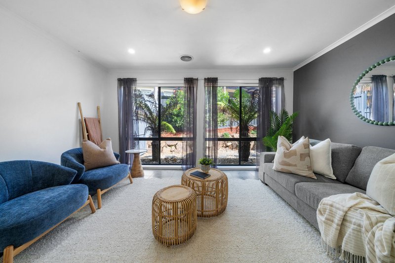 Photo - 35 Jarryd Crescent, Berwick VIC 3806 - Image 4