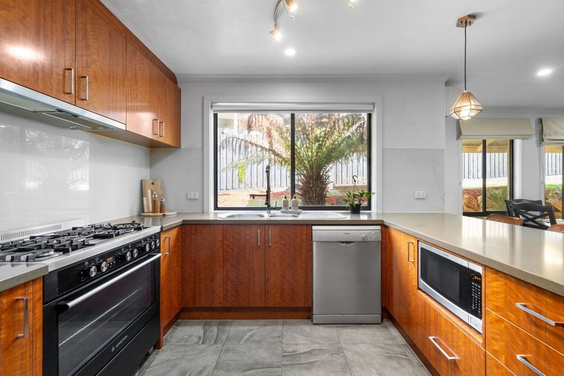 Photo - 35 Jarryd Crescent, Berwick VIC 3806 - Image 7