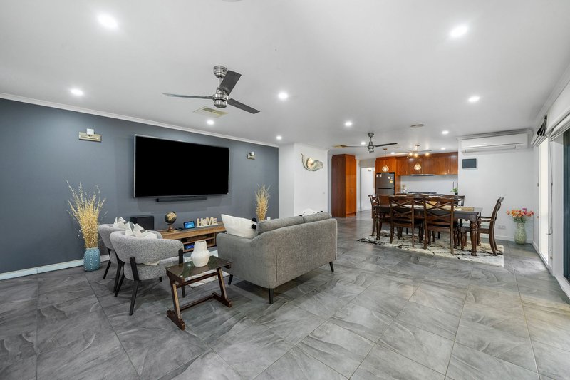 Photo - 35 Jarryd Crescent, Berwick VIC 3806 - Image 9