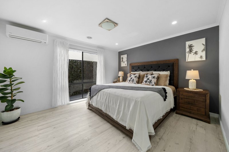 Photo - 35 Jarryd Crescent, Berwick VIC 3806 - Image 11