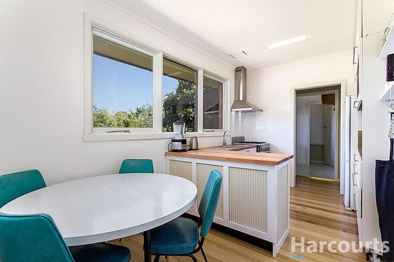 Photo - 35 Jordan Grove, Glen Waverley VIC 3150 - Image 3