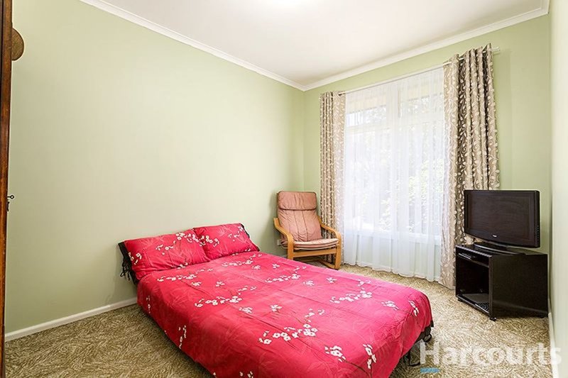 Photo - 35 Jordan Grove, Glen Waverley VIC 3150 - Image 7