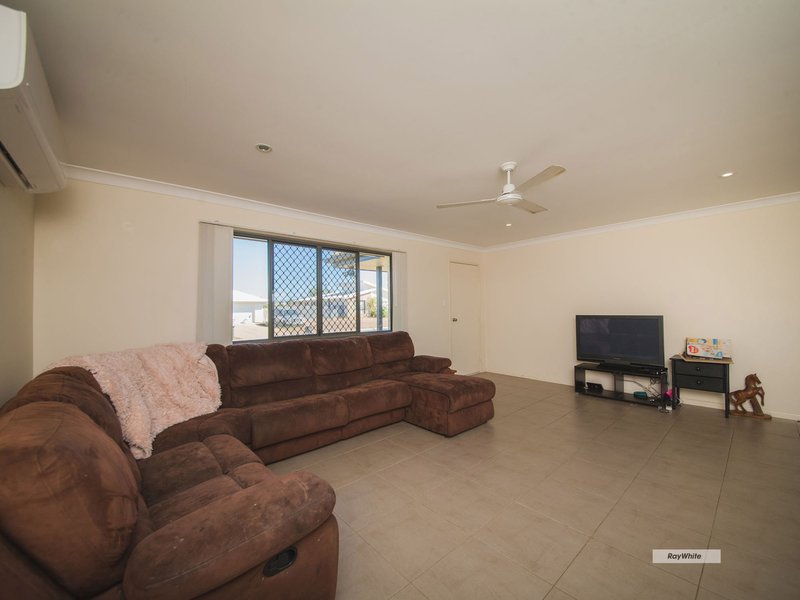 Photo - 35 Justin Street, Gracemere QLD 4702 - Image 4