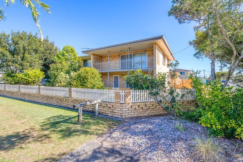 Photo - 35 Kangaroo Ave , Bongaree QLD 4507 - Image 5