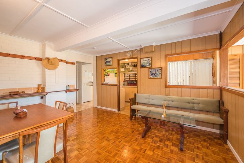 Photo - 35 Kangaroo Ave , Bongaree QLD 4507 - Image 8