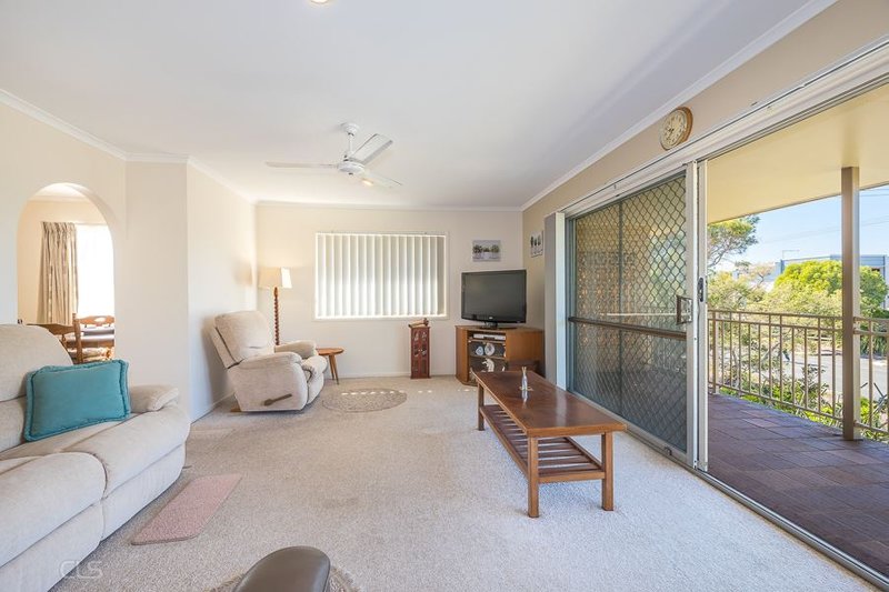 Photo - 35 Kangaroo Ave , Bongaree QLD 4507 - Image 9