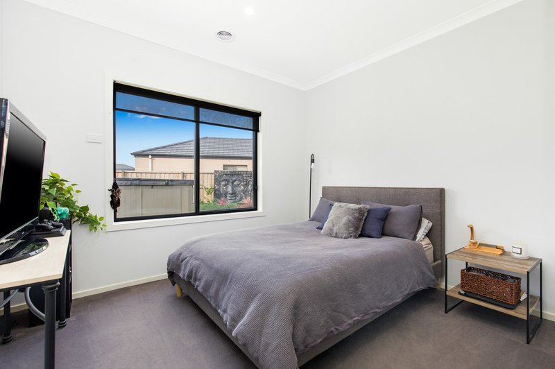 Photo - 35 Keira Circuit, Werribee VIC 3030 - Image 11