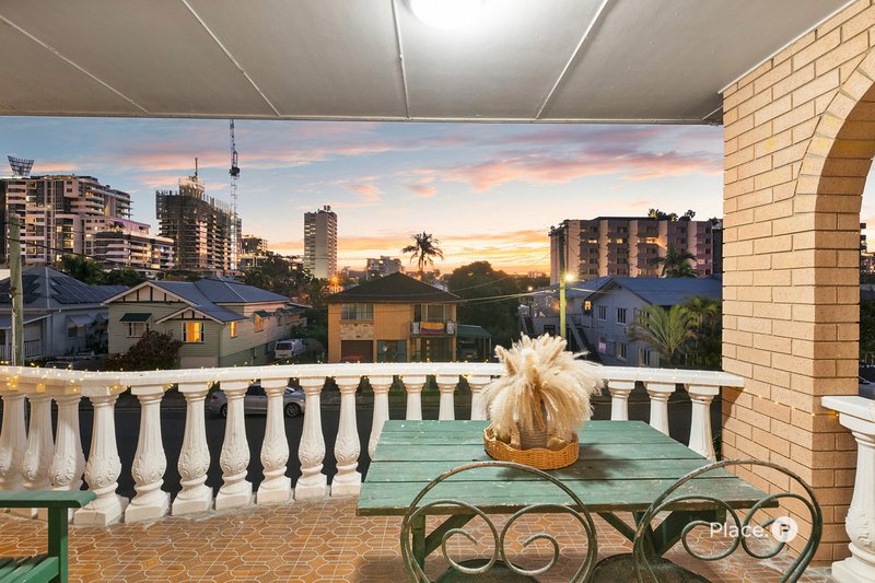 Photo - 35 Kennedy Terrace, East Brisbane QLD 4169 - Image 6