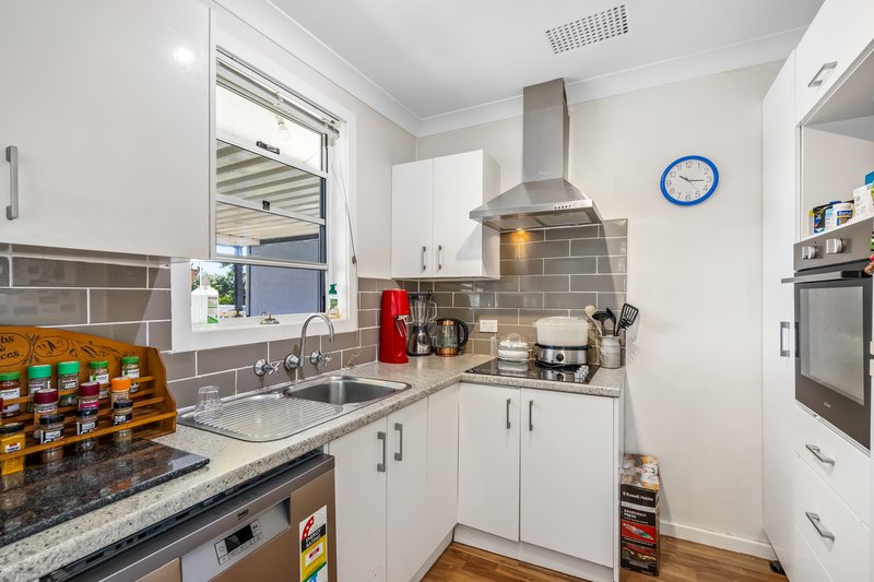 Photo - 35 Kingstown Road, Woodberry NSW 2322 - Image 3