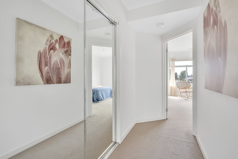 Photo - 35 Kirkstead Grove, Craigieburn VIC 3064 - Image 11