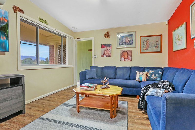 Photo - 35 Lakelands Drive, Dapto NSW 2530 - Image 2