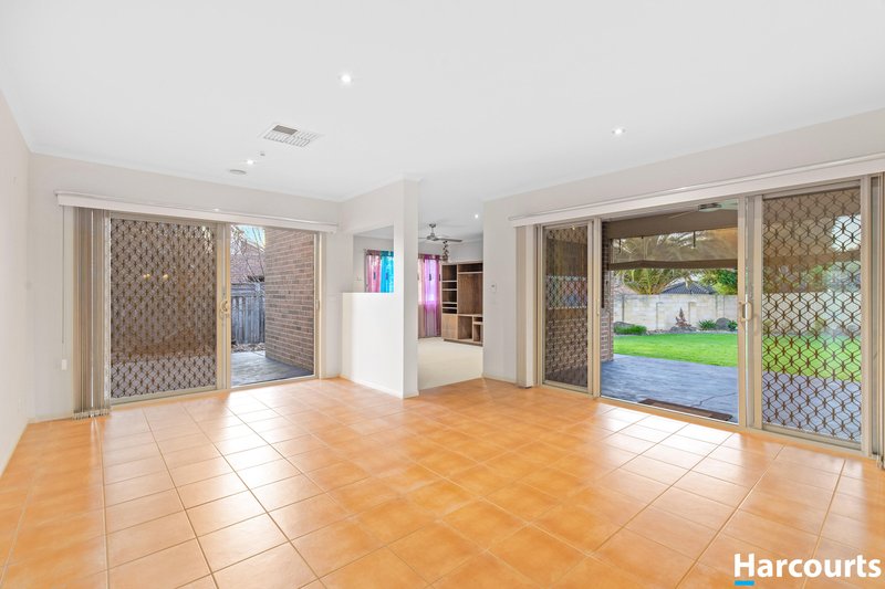 Photo - 35 Langhorne Crescent, Rowville VIC 3178 - Image 4