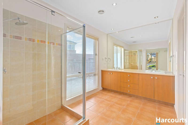 Photo - 35 Langhorne Crescent, Rowville VIC 3178 - Image 9