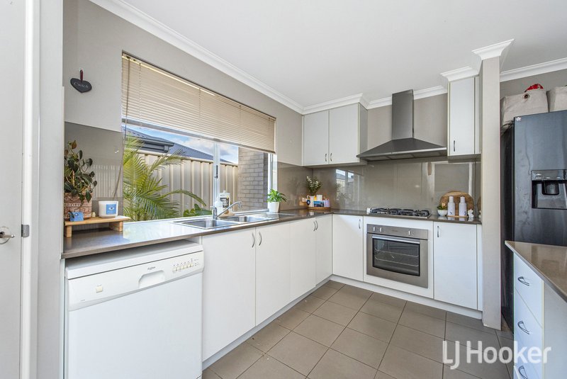 Photo - 35 Lascelles Circus, Lakelands WA 6180 - Image 4