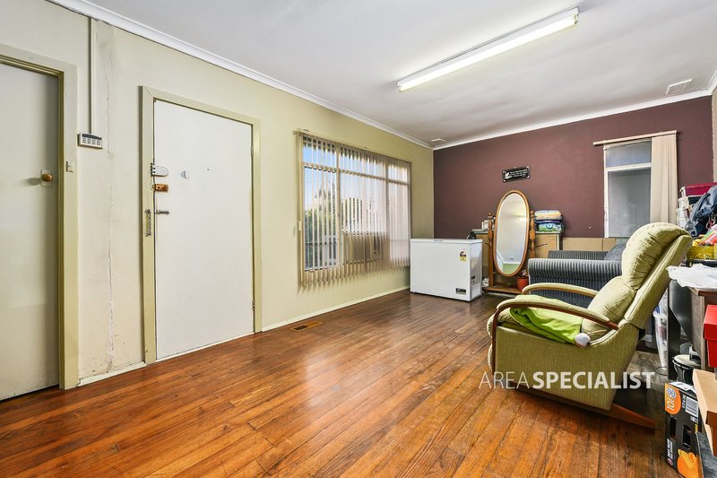 Photo - 35 Latham Crescent, Dandenong North VIC 3175 - Image 2