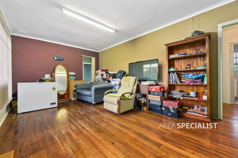 Photo - 35 Latham Crescent, Dandenong North VIC 3175 - Image 3