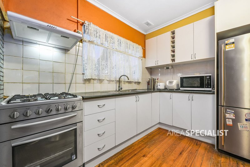 Photo - 35 Latham Crescent, Dandenong North VIC 3175 - Image 5